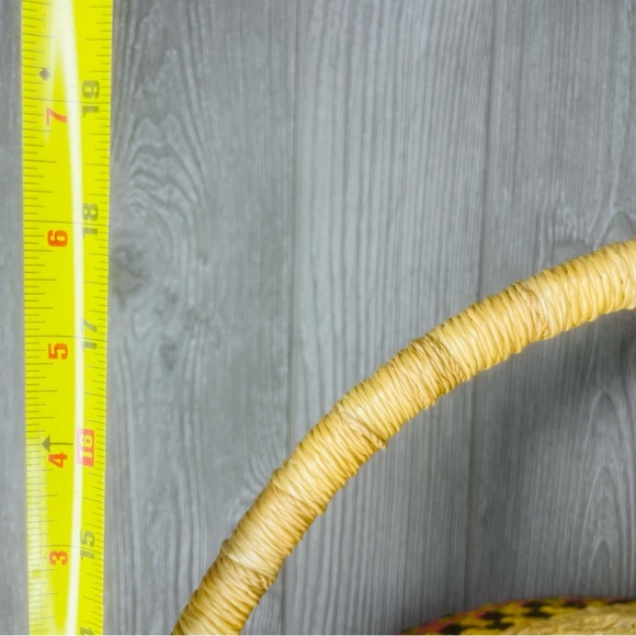 Large woven multicolor unique basket style cat bed decoration / home decor - Picture 10 of 11